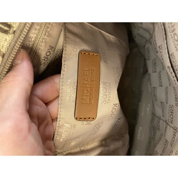 MICHAEL KORS, NWT LARGE CANVAS SIGNATURE PRINT SHOULDER BAG - Picture 14 of 16